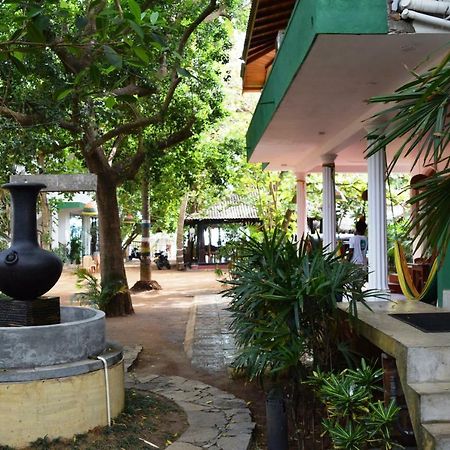 Rupa'S Hotel Arugam Bay Exterior photo